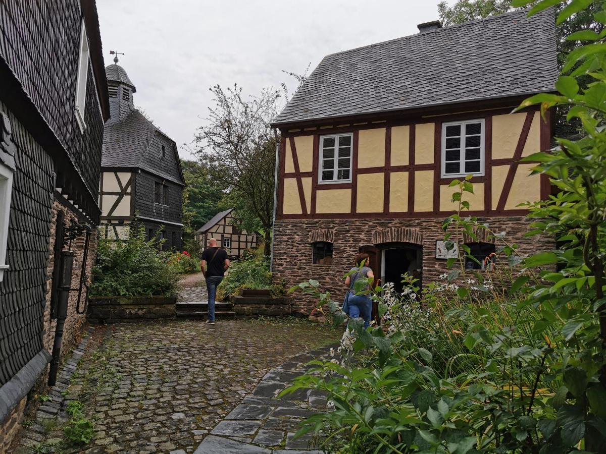 Mooi Ruim Appartement In Antieke Stadsboerderij Schonecken ภายนอก รูปภาพ
